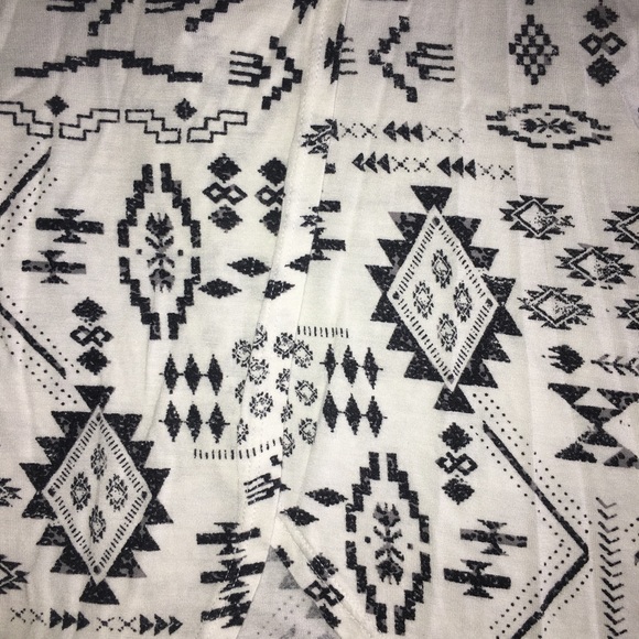 Flowy Cropped Tank Top - Picture 5 of 7